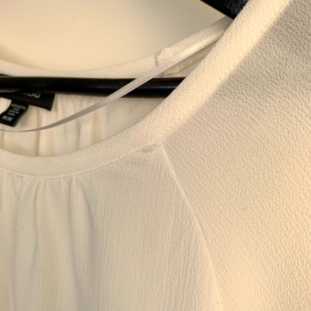 Le Chateau Flowy Sleeve Top - Picture 5 of 9